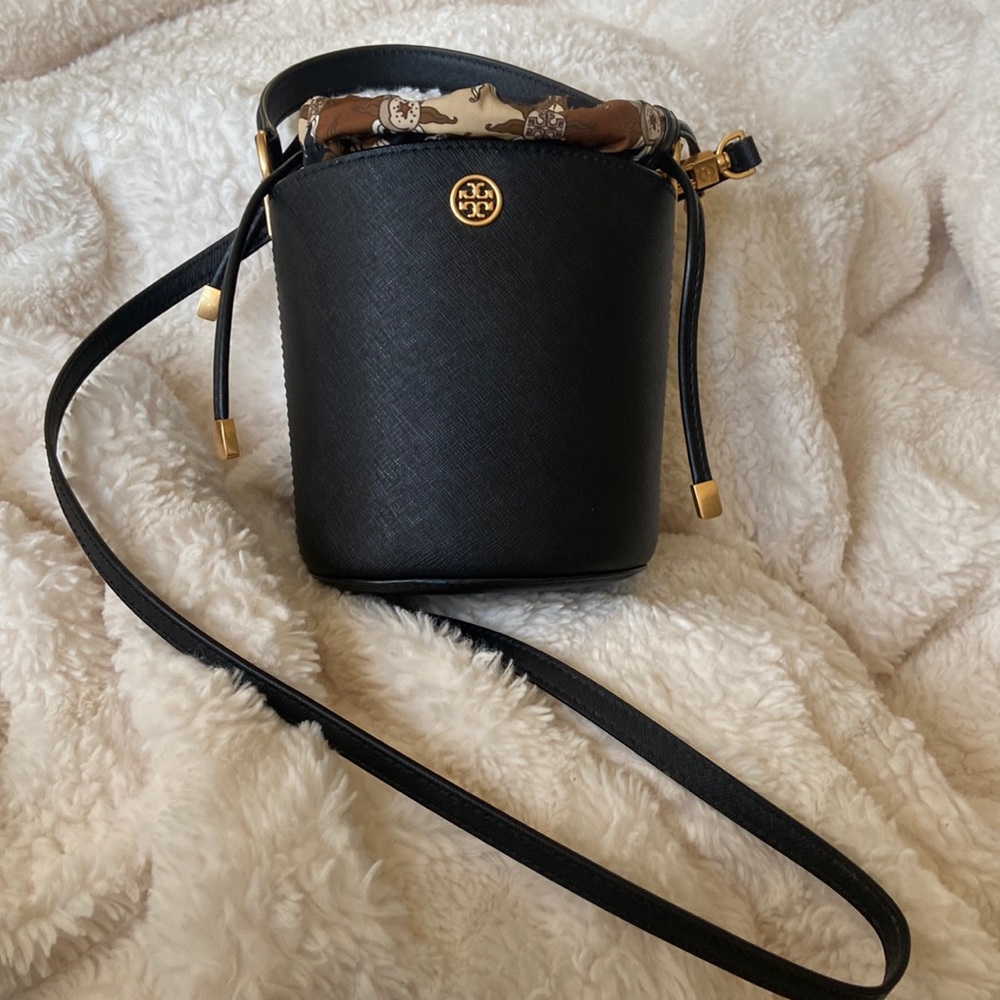 TORY BURCH Robinson Bucket Crossbody Bag